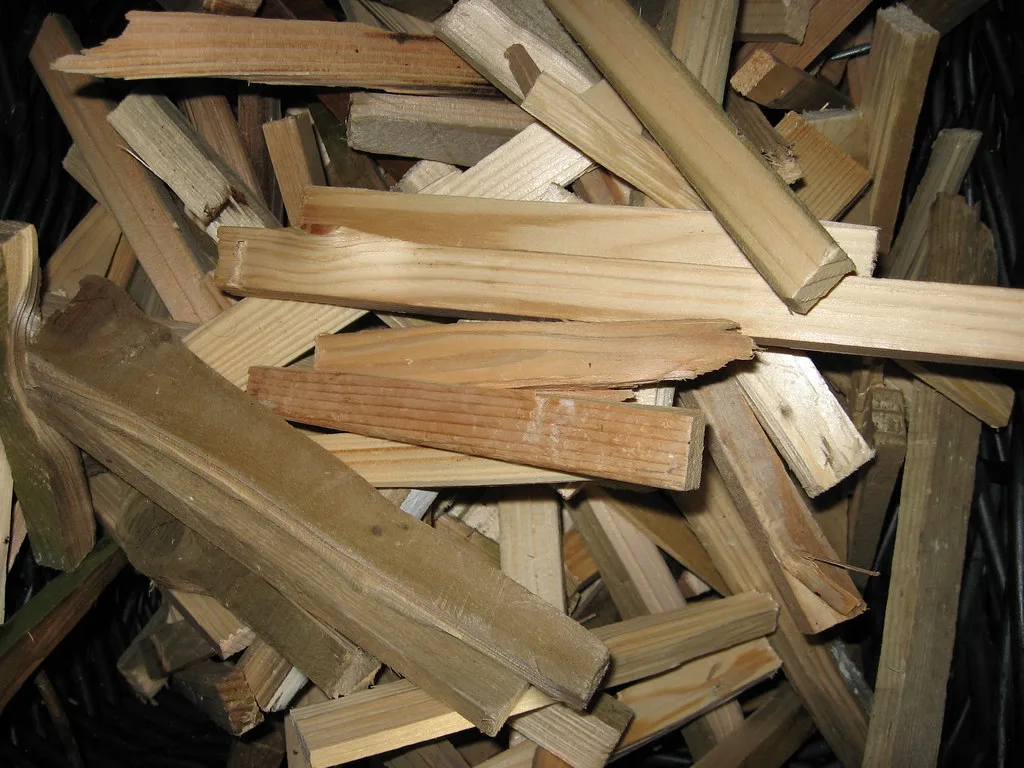 AMOS Kindling Review: Two Different Woods, One Brand Name